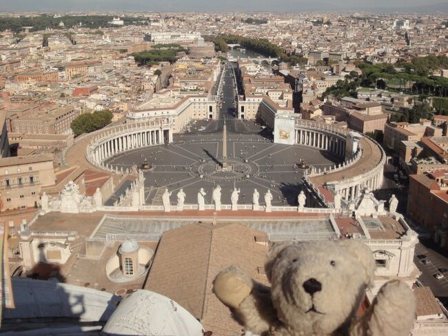 初めてのローマ その32(イタリア・スペイン・ポルトガル・オランダ 12日間の旅 その4-32）クーポラから見下ろす"サン・ピエトロ広場"！