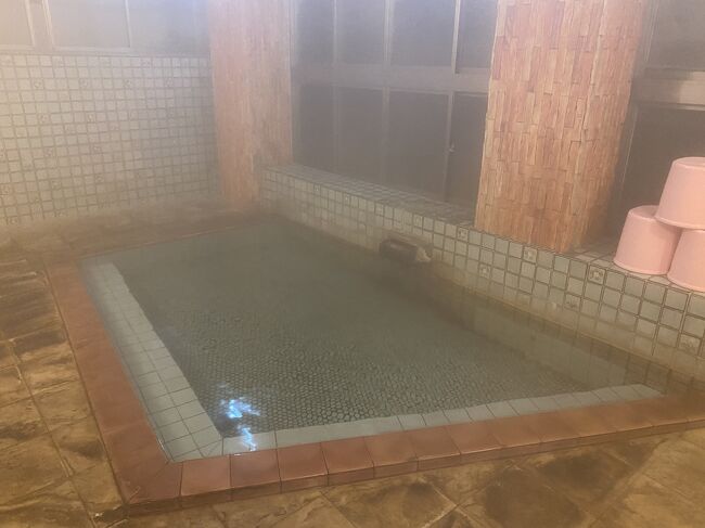 前日に続いて、今日も飯坂温泉に宿泊して会社へ。川上だと温度はより高く、ビリビリしました。