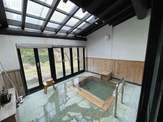 お越しいただきありがとうございます♪<br /><br />一人旅に行ってきました。<br />いつもの一休.comで近場を検索!<br />お一人さま歓迎の川場錦綉山荘を発見(^^♪<br /><br />ソロドライブ+ソロ宿泊に出かけて参りました。<br />お風呂はかけ流しの自分専用、そして・・・食事処もまさかのお一人様(笑)
