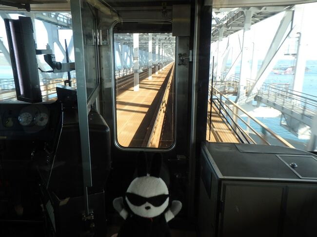 青春18きっぷ」残り2日分と3日間の休日があったら旅に出られずにはいられない。ならば2日は青春18きっぷを利用して、あとの1日を航空機で移動する....ということにしてプランニング。で、相変わらずの小樽行きが真っ先に頭に浮かんできて、津軽海峡は青函フェリーを使って....。あら、いつも小樽ばかりでは芸が無いので思い切って反対方向へ行こう!。そこでいろいろと検討した結果「四国」へ行くことに。<br /><br />旅の初日から予定していた列車に乗れず4時間遅れてのスタート。新幹線という飛び道具を使って遅れを取り戻し、予定通りに姫路に到着できて安堵する。しかし夕食を取ろうと町に出たら蔓延防止策で食事できるところが閉まっていて....<br /><br />トラブル続きだった初日。そしてどうなるのか?2日目のスタート!!。