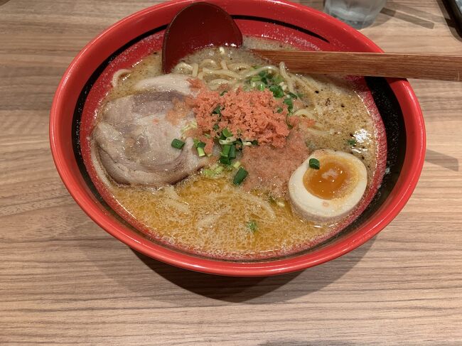 角館の武家屋敷の桜が見たくて、秋田新幹線を利用したあと、北海道新幹線で函館に入り<br />えぞみくじミッションをこなしてて、旭山動物園、札幌で買い物して、飛行機で大阪の実家に戻ります。<br /><br />4日目は、朝から大雨で飛行機が飛ぶかどうか、そればかりが気になり、札幌を満喫できませんでした。<br /><br />1日目：角館、函館<br />2日目：湯川神社、旭川<br />3日目：旭山動物園<br />4日目：錦山天満宮と札幌<br /><br /><br />旅行の目的<br />・角館でお花見<br />・えぞみくじを集める<br />・旭川ラーメンを食べる<br />・六花亭で季節菓子を買う