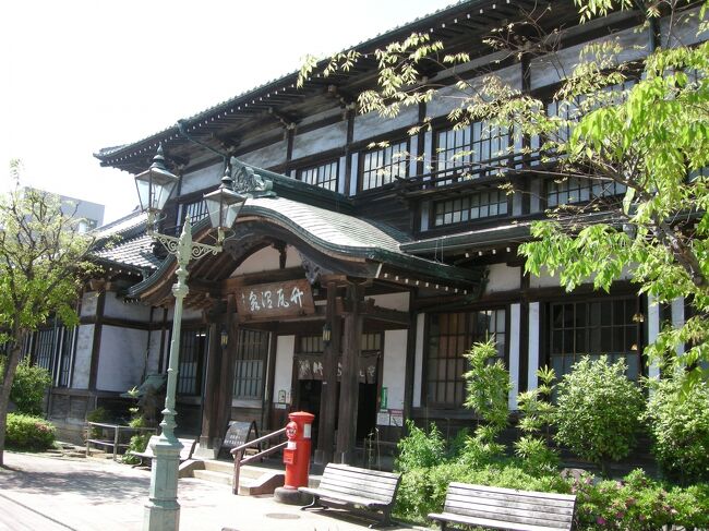 2021年4月23日(金)~30日(金)まで、九州旅行に行ってきました。<br />北九州市の八幡製鉄所を皮切りに門司港レトロ・下関エリア、別府温泉、阿蘇、熊本、大牟田、大宰府天満宮と九州の上半分をぐるっと周遊しました。<br />旅行記その3は大分県別府温泉に移動します。別府駅周辺のレトロな街並みを散策しました。