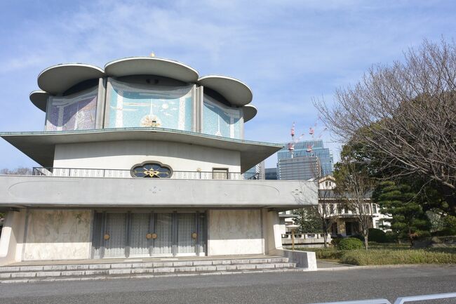 東御苑へ初めて行ってきました。<br /><br />今は大きな公園ですが、徳川の時代はここが江戸城の中心だったんですね。<br /><br />宮内庁の建物があるのも初めて知りました。