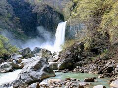 野尻湖と苗名滝