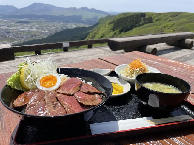 いざ熊本へ!<br /><br />密回避のため、ドライブ・自然中心の旅です<br /><br /><br /><br />------------<br /><br />1日目 阿蘇ドライブ~熊本市内ごはん、熊本市内泊 →この旅行記<br />2日目 天草ドライブ~熊本市内ごはん、熊本市内泊<br />3日目 新幹線で広島へ<br /> 広島市内グルメ、平和記念公園・原爆ドーム<br /> 三段峡でカヤック<br />4日目 フェリーで宮島・温泉へ<br /> 新幹線で帰宅