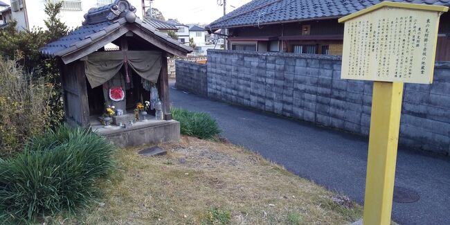 新鵜沼駅10:37出発~切通駅14:56到着。<br /><br />前回のゴール地点「鵜沼宿 赤坂地蔵堂」から歩き始めます。<br />中山道は半年ぶりになります。コースの後半は休憩スペースやトイレもほとんどなく初夏にはつらいコースでした。<br /><br />今日の気温は28~30度。今日のコースは街中 中心です。暑い中長い距離になりますが、駅も多数通過する予定です。いつでもゴール(ギブアップ)できます。岐阜駅までいけるかなと思いましたが、暑さに負け「切通駅」でギブアップゴールです。<br /><br />移動:羽田~中部国際空港まで特典航空券で移動。中部国際空港から、名鉄で1時間20分で到着しました。高速バスとマイル利用の飛行機で迷いましたが、飛行機が一番早く歩き出せそうなので朝一番の飛行機利用です。<br /><br />交通費:2620円(自宅~羽田・中部空港~新鵜沼・名鉄切通駅~大垣駅)<br /><br />宿泊費:アパホテル大垣(大浴場・水風呂有) 1泊 3000円(他利用 旅行サイトクーポン1000円+ペイペイ支払還元500円)<br /><br />休憩:ガスト各務原店45分(旧中山道沿い)・岐阜信金前の切通説明東屋<br /><br />見かけた道標の形:<br />・緑茶 中山道道標(路面・地上掲示タイプ)<br />・石柱道標<br /><br />トイレ:<br />コンビニ等:飲食店多数有<br /><br />通行止等で進めなかった箇所:なし<br /><br />判断に迷う箇所:なし<br /><br /><br />