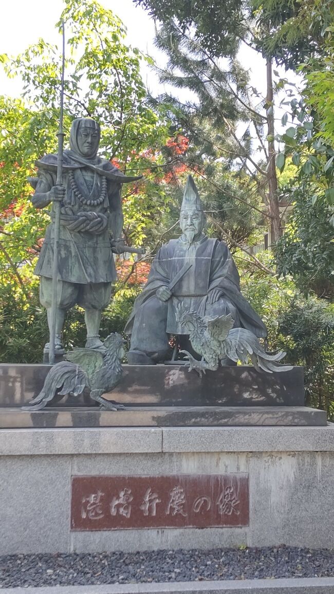 今回は熊野詣での一端となる闘鶏神社に御参りしてきました。<br />コロナ以前は団体ツアーにも組まれる程の神社でした。<br />同時に弁慶ゆかりの田辺市をちょっと散策して来た旅行記となっています。<br /><br />