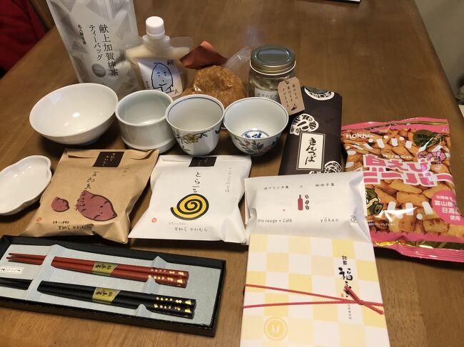 昔学生時代のバイトで金沢の駅まで行ったことがありました。当時バブル真っ最中、オリエント急行が日本に来た時です。とはいえ乗せてもらう訳ではなく、雷鳥で金沢に向かい、止まっているオリエント急行の案内説明をしていたと思います。駅ホームでの仕事の後は改札も出ることなく、すぐまた折り返し帰りました。そう、兼六園も近江町市場も行ってないのです!あれから30年。まだ憧れ続けてました。時間ないならば日帰りです!