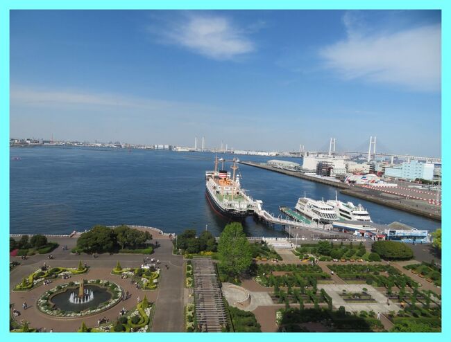 横浜山下公園前に建つクラシックホテル。ホテルニューグランド。<br />ずっと前から憧れてたんです。<br />遠くへ行きづらい今だからこその、マイクロツーリズムでおこもりステイ。<br />みなと横浜の景色を楽しみ、ホテル発祥の伝統的な洋食を楽しみ。<br />やっと見つけた「時間がゆっくり流れるような居心地よいやすらぎのホテル」<br />あまりに気に入ったので現地で延泊まで決めちゃいました♪<br /><br />その1)<br />横須賀線新型車両のグリーン車とみなとみらい線を乗り継いでホテル最寄りの元町・中華街駅へ。<br />憧れのホテルニューグランドにチェックイン。<br />タワー館のコーナールームからは山下公園、氷川丸、ベイブリッジ、マリンタワーもよく見えるパノラマビュー。<br />ガンダムファクトリーもよく見えていました。<br /><br />**********<br />旅行日2021年4月15日~17日<br />投稿日2021年5月15日