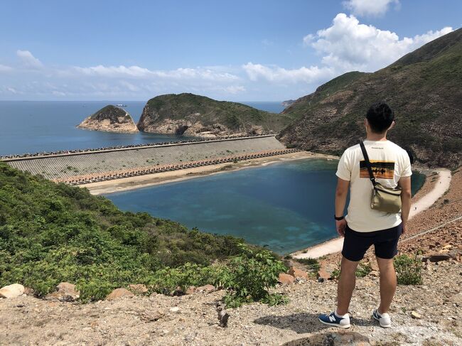 コロナのせいで海外旅行が難しい昨今。狭い香港だと、フェリーに乗って香港の離島に行ったり、郊外にハイキングに行ったりくらいしかできないんですよねー。なので、本格的に夏になる前に、ちょっとしたリゾート気分?が味わえる西貢(サイクン)に2週連続で行ってきました。1週目は、いつも一緒に旅行に行く仲間4人と。2週目は、香港人の親友と。まだ初夏のはずでしたが、とんでも無く暑かったです。アラフィフな僕らなので、かなりのゆるゆる、マイペースで楽しんできました。