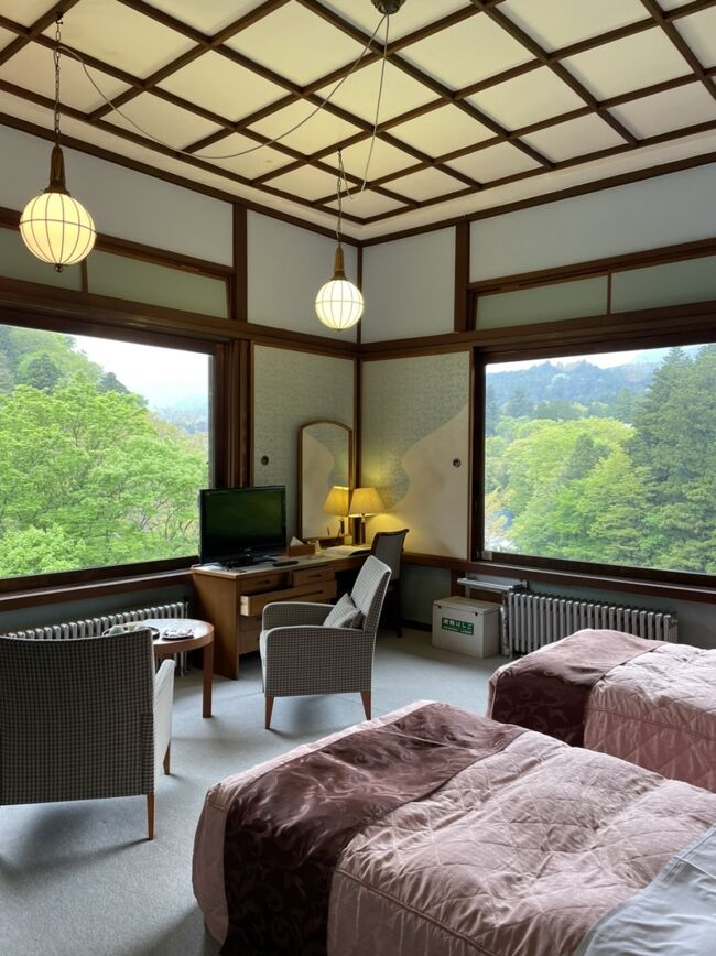 東武鉄道のホテルと鉄道パック使って日光へ<br />1泊2日の旅<br /><br />旅×フレンチを思い立ち、だったらクラシックホテルよね~と<br />世界遺産になって興味もあった日光へ。<br /><br />東武鉄道初めて<br />栃木県初めて<br />ホテルにワイン持ち込み初めて<br /><br />旅っていつも何か新しいことがある。<br />