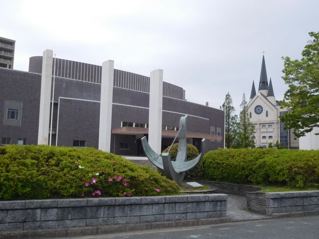 宇部市の文化会館である地元の画家岡本正和さんの鉛筆画展を見に行きました。<br /> 1977年に初めて画集を発刊され、今回は30冊目の画集完成を記念しての原画点です。<br /><br />その後周辺を散歩しました。<br /><br />一部別の旅行記「宇部新川駅とエヴァンゲリオンパネル展」と写真が重なります。