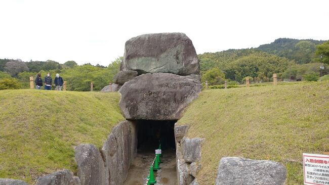 金峯山寺の朝の勤行に参加し、明日香に移動。電気自動車で散策しました。