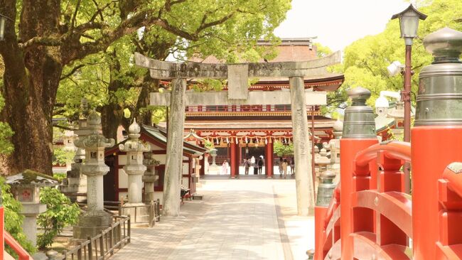 ２泊３日、サイクリングで神社を巡ってみました。<br /><br />天気は快晴　サイクリング日和でした。<br /><br />１日目　お昼の12時に福岡空港に着陸。<br />福岡空港から福津市にある、宮地嶽神社に参拝しました。<br />福津市のご当地グルメの鯛茶漬けを頂き、福岡市のホテルに向かいました。<br />途中で、名島神社を参拝しました。<br />走行距離およそ50㎞<br />　　　　　　　　　　　　　　　　　　　　　　　　　　<br />２日目　朝、9時にホテルを出発。<br />はじめに、筑前國一之宮 住吉神社を参拝してから太宰府天満宮に向かいました。<br />太宰府天満宮を参拝してから宝満宮 竈門神社を参拝。それから、博多区に帰って来て、櫛田神社・警固神社を参拝しました。<br />走行距離およそ40㎞<br /><br />3日目　ホテルを9時頃チェックアウト。<br />水鏡天満宮を参拝してから福岡空港に向かいました。<br />走行距離およそ5㎞<br /><br />総走行距離95㎞でした。