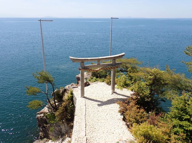 桜の名所の海津大崎を経由して長浜までは約46㎞1時間30分です。<br />長浜から竹生島遊覧は<br />長浜発09:00→竹生島着09:30島内散策<br />竹生島発10:45→長浜着11:15<br />これが朝の基本コースになります。<br />島内を1時間15分ゆっくりとお参りすることができます。<br />https://youtu.be/yUhU6u-ngAQ