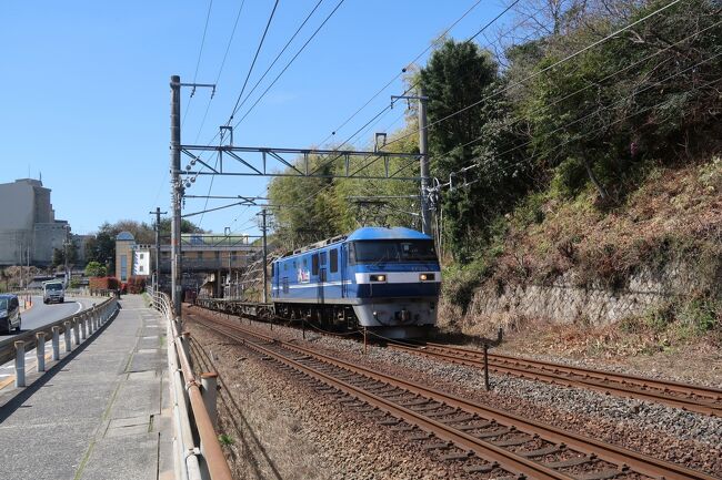 該区間は、明治30年(1897年)9月25日開業である。<br />該区間途中停車場として、玖波(くば)驛、及び、大竹(おおたけ)驛が設置された。<br />但し、大竹停車場設置予定地に一部未買収地が存在し完成開通期日迄に正式停車場設置が困難となる事が判明した為に、該社は12月16日まで神戸方に仮停車場設置に依り対処を余儀無くさせられた。<br />該区間宮島Ⅰ(現 宮島口)-大竹間に活用可能な平地は殆ど存在せず、山麓通過形態となり海岸擁壁構築に依り路盤を設置したが、大野浦付近の如きは断崖絶壁が連続し該海浜余地すら存在せず海上護岸築堤を必要とした。<br /><br /><br />鐵道唱歌<br />第23番<br />岩國川の水上に<br />(いわくにがわの みなかみに)<br />かゝれる橋は算盤の<br />(かかれるはしは そろばんの)<br />玉を並べてし如くにて<br />(たまをならべて ごとくにて)<br />錦帯橋と名づけたり♪<br />(きんたいきょうと なづけたり)<br />岩國川と称する河川は存在せず、正式には錦川(にしきがわ)が正当である。<br /><br /><br />内閣鐵道院は、対朝鮮満州欧州連絡目的の為に、本邦初の特別急行列車運転を立案決定し、該列車は、明治45年(1912年)6月15日より新橋Ⅰ-下関Ⅰ間に於いて運転開始した。<br />即ち、該列車設定目的が別格故に12等車輌のみ連結し、一般庶民など相手にせず故に3等車は無連結で構成された。<br />因みに、該列車運転当時に於ける該区間2等寝台車片道利用は、運賃、特別急行料金、寝台料金合計144円92銭で、当時の米1俵(約60Kg)相当分の金額を要した。<br /><br /><br />宮島Ⅰ(現 宮島口)-玖波間は9.9Kmを有し、列車増発の為に列車交換施設として大正6年(1917年)7月13日附で 大野浦(おおのうら)信号所が設置され。<br />然し、地元佐伯郡大野村から西部鐵道管理局に対し驛昇格請願が行れた事から、驛開設に必要不動産一式を全額地元負担とする事を条件に該請願が認められ、大正8年(1919年)3月16日附で 大野浦驛昇格が実現した。<br /><br /><br />該区間複線化は、<br /> 宮島Ⅰ(現 宮島口)-大野浦間 昭和 3年(1928年) 7月20日<br /> 大野浦-玖波間 大正15年(1926年) 3月25日<br /> 玖波-大竹間 昭和 2年(1927年) 3月15日<br /> 大竹-岩國間 大正15年(1926年)10月10日<br />である。<br /><br /><br />該線設置工事当時の廣島県大竹付近より山口県岩國付近に至る海浜の入浜式塩田は漸次干拓埋立工事が施工され、整備地には次々と大型工場が誘致され、当該工場への専用線が敷設された。<br /> 大野浦驛<br /> 広陽化学工業 昭和38年(1963年) 2月 178m<br /> 大竹驛<br /> 日本通運 昭和25年(1950年) 6月 1584m <br /> 日本燃料 8月 1318m<br /> 三井石油化学工業 昭和31年(1956年) 9月 3433m<br /> 極東工業 10月 105m<br /> 日本鉱業 昭和35年(1960年) 2月 1650m<br /> 三井石油化学工業 昭和38年(1963年)11月 318m <br /> 三井石油化学工業 昭和39年(1964年)11月 2213m<br /> 岩国驛<br /> 帝人 大正15年(1926年) 5月 3522m<br /> 山陽パルプ 昭和13年(1938年) 5月 3282m <br /><br /><br />岩國Ⅰ驛は岩徳東線開通を前に、昭和4年(1929年)2月3日附で所在地名たる 麻里布(まりふ)驛に駅名改称した。<br /><br /><br />鐵道省工作局は、昭和4年(1929年)に小型船舶用ガソリン機関を活用して2軸式ガソリン動車 キハニ5000型を設計開発した。<br />該車は全長10mの2軸車輌で、池貝鐡工所が帝國海軍内火艇搭載用に開発した4気筒40馬力小型船舶用ガソリン機関1台を搭載し、同年7月に日本車輌製造本店に於いて計12両が完成したが、然し、当時既に民間で使用されていた軽量ガソリン動車群を参考にした形跡は皆無であり、頑丈ながら軽量化の考慮は全くされず、計算上総重量15瓲を超過する計19瓲となり、機関出力に対し車軸にコロ軸を採用せず平軸だった事から起動ですら息切状態だった。<br />車輌製造費は1両計18390円と算出されたが、当時の日本車輌製造標準型ガソリン動車1両計13000円から見ても極めて割高だった。<br /><br />該車輌は、完成後8月に東京大井工場内に搬入され、該車輌導入予定地たる、札幌機関庫、仙台機関庫、米原機関庫大垣分庫、姫路機関庫、廣島機関庫麻里布分庫、小松島機関庫各地より、機関手乗務員計20名、車輌整備関係者15名が集められ、該工場内に於いて構造実習後、実車乗務試運転を横濱線東神奈川-原町田(現 町田)間に於いて10日間に亘り実施された。<br /><br />該車輌2両が廣島機関庫麻里布分庫に配置され大竹-麻里布(現 岩国Ⅲ)-岩國Ⅱ(現 西岩国)間専用として導入されたが、昭和8年(1932年)には何故か大正期製造の蒸気動車キハニ6450型と交代した。<br />然し、利便性向上に依る該区間利用大量移動者を小型車輌に依る旅客輸送は困難を極め、昭和9年(1934年)にキハ41000型ガソリン動車と交代した。<br /><br /><br />東京-下関Ⅰ間運転特別急行第1、2列車 富士号は、通常時は廣島-徳山間無停車運転だったが、帝國海軍聯合艦隊旗艦他主要艦艇が山口縣柱島沖に駐泊する事から、座上する聯合艦隊司令長官が海軍大臣命令に拠り東京霞ケ関海軍省本省出頭命令受領時は、特に麻里布(現 岩国Ⅲ)に臨時停車させて対処した。<br /><br /><br />鐵道省は昭和17年(1942年)10月1日附白紙時刻改正を以って関門隧道下関Ⅱ-門司Ⅱ間旅客営業開始を計画していたが、8月17日夕刻に長崎付近に上陸した台風16号 周防灘台風は、屋久島通過時に最大940hPaを記録する超大型台風だった事から、該台風に依り該線徳山-厚狭間に甚大被害が発生した為に28日まで不通になり、該台風に依り開通後は貨物輸送を最優先とした事から、各驛で足止めされ滞留した旅客輸送を必要とした為に、鐵道省は廣島鐵道局と協議し、関釜航路用船舶 徳寿丸(3619.0瓲)を宮島Ⅱ-下関港間8月29日~9月7日就航、関門航路用船舶 下関丸Ⅱ(132.0瓲)を徳山-三田尻(現 防府間)9月4~7日就航させ輸送したが、該区間本復旧まで時間を要する事が判明した為に該時刻改正は11月15日附延期が決定された。<br />他方、該時刻改正に依り、東京-下関Ⅱ間を従来の特別急行列車より2時間30分短縮し、16時間運転の日着可能な特別急行列車運転を策定したが、既に大東亜戦争勃発後の戦時体制下に於いて線路保守困難を原因とする異常事故多発の該線実情に鑑み中止と決定し、該特別列車運転計画は幻と化した。<br /><br /><br />大東亜戦争中、該区間に於ける空襲被害は、<br />昭和20年(1945年)<br />5月10日 第21爆撃機軍団 第58航空隊 B29戦略爆撃機計92機<br /> 警戒警報発令 9時30分<br /> 空襲警報発令 9時40分<br /> 空襲開始 9時43分<br /> 空襲警報解除 10時00分<br /> 警戒警報解除 10時10分<br /> 大竹-岩國Ⅲ間上下本線線路破壊計14箇所計1620m 枕木焼損計210本<br />大竹-岩國Ⅲ間<br /> 上り下関Ⅱ発大阪行 普通310列車10両編成<br /> スユニ30 18(大ミハソ)中破<br /> オロハ30 34(大ミハソ)小破<br /> マハ 47 41(大ミハソ)小破<br /> オハフ33 6(大ミハソ)小破<br /> スハ 32 130(大キト)小破<br /> スハ 32 296(大ヒメ)小破<br /> スハ 32 388(大ヒメ)小破<br /> オハフ40 2(大ミハソ)小破<br /> 他形式番号不詳木造車計1両直撃弾命中に依り脱線大破<br />旅客職員は該列車乗務員の敏速適切な誘導に依り、新港隧道(80m)内に退避し全員無事。<br /> 復旧 上り線11日12時28分 下り線12日2時55分<br /><br />8月14日 第20航空軍団 第313航空隊 B29戦略爆撃機計126機 岩國大空襲<br /> 警戒警報発令 11時20分<br /> 空襲警報発令 11時30分<br /> 空襲開始 11時37分<br /> 空襲警報解除 12時15分<br /> 警戒警報解除 12時20分<br />岩國大空襲は鐵道施設を攻撃主目標とした大東亜戦争中に於ける聯合國軍に依る最初にして最後の唯一の攻撃である。<br />大東亜戦争中に於ける國有鉄道敷地内に於いて空襲被害に依る旅客職員一般公衆死亡者単独300名以上発生甚大被災は、廣島長崎両原子爆弾被害を除き昭和20年(1945年)に集中発生した。<br /> 東京京橋銀座空襲 1月27日 東海道本線有楽町驛<br /> 東京大空襲 3月10日 総武本線錦糸町、亀戸、平井各驛<br /> 鹿児島大空襲 7月27日 鹿児島本線鹿児島驛<br /> 大阪東部空襲 8月13日 城東線(現 大阪環状線大阪-京橋-天王寺間)京橋驛<br />である。<br />然して、上記空襲に於ける爆撃被害は、聯合國軍に依る主目標は鐵道施設外であり、投下弾中逸弾が鐵道施設に命中したもので、岩國大空襲の如き、鐵道施設を主目標としたものでは無い。<br />該空襲に依り鐵道用地内250Kg爆弾被弾300発とされ岩國驛構内施設は全滅した。<br />該線神戸驛起点旧346.60Km~347.45Km地点本側線大破破壊<br /> 応急復旧用資材<br /> 30Kg軌条計3300m<br /> 37Kg軌条計3000m <br /> 枕木 計9000本<br /> 各種分岐器 計25組<br />岩國驛<br /> 驛本屋 上下線旅客ホーム上屋 旅客跨線橋 貨物ホーム上屋 東西信号取扱所 梃子取扱所 全焼全壊<br /> 職員官舎 合宿所 大破全焼<br /> 機関區 事務室 機関車庫 付属諸詰所 機関車転車台 大破破壊<br /> 保線區 事務室 全滅<br /> 通信區 車電區 全焼<br /> 事務室半焼<br />構内被災車輌<br /> 蒸気機関車<br /> C50型<br /> C50 39(岩國機関區配置)大破<br /> C50 84(岩國機関區配置)大破<br /> C50 87(岩國機関區配置)大破<br /> 以上、昭和22年(1946年)3月 9日附戦災廃車。<br /> C53型<br /> C53 63(廣島第1機関區配置)大破<br /> 以上、昭和24年(1949年)3月15日附戦災廃車。<br /> C59型<br /> C59 63(廣島第2機関區配置)大破<br /> C59 93(下関機関區配置)大破<br /> 以上、昭和24年(1949年)3月29日附戦災廃車。<br /> D51型<br /> D51500(糸崎機関區配置)大破<br /> D51595(糸崎機関區配置)大破<br /> D51639(岩國機関區配置)大破<br /> 以上、昭和22年(1947年)6月25日附戦災廃車。<br /> D52型<br /> D52 69(下関機関區配置)大破<br /> 以上、昭和24年(1949年)6月25日附戦災廃車。<br /> D52116(廣島第1機関區配置)大破<br /> D52350(廣島第1機関區配置)大破<br /> D52443(岩國機関區配置)大破<br /> 以上、昭和24年(1949年)3月29日附戦災廃車。 <br /> 客車<br /> オハ 31 224(大ヒメ)小破<br /> スハフ32 307(廣ヒロ)小破<br /> オハ 35 224(大ヒメ)小破<br /> 以上、同月中復旧<br /> スロハ31 22(廣ヒロ)大破A<br /> スハ 32 238(東シナ)大破A<br /> オハフ33 184(廣イト)大破B<br /> オハ 35 71(東シナ)大破B<br /> スハ 36 24(東シナ)大破A<br /> オハ 41 45(東シナ)大破B<br /> マハ 47 12(東シナ)大破B<br /> A昭和21年(1947年) 3月31日附戦災廃車。<br /> B昭和22年(1948年) 1月14日附戦災廃車。<br /> 他形式番号不詳木造車客車1両貨車2両全焼<br />職員死者計28名 行方不明者計35名 重軽傷者計17名以上 他学徒動員生徒計約110名行方不明<br />旅客死傷者数不詳<br /> 復旧18日20時15分<br />但し、復旧日時に就いては当時広島市宇品に所在し昭和26年(1951年)12月15日の広島鉄道管理局庁舎火災全焼時に当該資料類は焼失烏有に帰し判然とせず。<br /><br /><br />該区間内に於けるRTO設置駅は、<br /> 宮島口駅 <br /> 昭和24年(1949年) 3月22日~昭和27年(1952年) 4月27日<br /> 大竹駅 <br /> 昭和23年(1948年) 3月 5日~昭和25年(1950年) 5月 1日<br /> 岩国駅<br /> 昭和21年(1946年) 2月25日~昭和27年(1952年) 4月27日<br />である。<br />岩国駅構内には昭和20年(1945年)8月14日爆撃に依り目ぼしい建造物が皆無に均しい状態から進駐軍も残存不動産接収困難と判断し、昭和21年(1946年)7月13日迄2等客車オロ31 72、7月13日より8月15日迄2等客車オロ31 104を事務所代用使用した。<br /><br /><br />9月17日襲来の枕崎台風に依り、宮島口-大竹間に甚大被害が発生し、特に大野浦駅裏山に於ける大規模土石流発生に依り該駅周辺地域一帯に埋没被害が発生したが、該区間復旧日時に就いては昭和26年(1951年)12月15日の広島鉄道管理局庁舎火災全焼時に当該資料類は焼失烏有に帰し不明である。<br /><br /><br />昭和21年(1946年)5月6日5時2分頃、玖波-大竹間神戸起点旧339Km730m地点に於いて重大事故が発生した。<br />即ち、下り急行第1列車D51型蒸気機関車D51110(下関機関区配置)牽引9両編成は、該地点通過中に機関士が異音を感知した為に急停車した処、機関車、客車1~7両が脱線、炭水車右40度傾斜、客車3~5両目左45度傾斜、7両目脱線。<br />事故原因は、軌条状態不良の為に機関車が蛇行動を助長し横圧非負担と断定。<br />該事故に依り、旅客1名軽傷。<br />復旧日時不明。<br /><br /><br />昭和30年(1955年)4月17日、大野浦-玖波間に於いて走行中の下り東京発呉線経由博多行急行第1005列車 早鞆号 スロ60 4(大ミハ) 連結器故障開錠状態発生に依る列車分離事故が発生した。<br />該車輌は昭和25年(1950年)3月附で木造客車ナハ22000型ナハ23778を活用し 大井工機部に於いて鋼体化された車輌で、台枠、床下機器、連結器は原車輌使用品を再流用したが、連結器本体はアライアンス式流用物で老朽化が深刻な状態下に於いて使用中に発生した事故だった。<br /><br /><br />昭和31年(1956年)5月9日20時06分頃、大竹駅構内門司方に存在する栄町第1踏切に於いて重大事故が発生した。<br />即ち、該踏切は当時有人踏切で踏切警手職員が管理していたが、当時担当職員は、下り普通糸崎発岩国行第437列車通過を失念した為に、遮断機閉止操作を行使せず、且つ、踏切一時停止安全確認を怠った大竹市営交通バスが該踏切横断中に該列車と衝突し該バスは大破した。<br />該事故に依り該バス運転手は即死、公衆4名死亡、公衆14名が重軽傷を負った。<br />該踏切警手は逮捕起訴され、一審に於いて禁固1箇年、二審に於いて控訴棄却判決を受け実刑が確定した。<br />該バス運転手は死亡の為に不起訴処分。<br />日本国有鉄道は死亡公衆遺族に対し見舞金として個々450000~1300000円、負傷公衆に対し個々20000~800000円を支払った。<br />その後、日本国有鉄道は大竹市と交渉の結果、日本国有鉄道7割、大竹市3割の責任を認め、該市バス車輛損害金計1794132円を該市に対し支払った。<br /><br /><br />該区間内には開業以来、隧道が点在し該区間電化決定と共に隧道坑内建築限界抵触架線内吊張建築限界口径不足の為に、当該隧道改築の為に当該隧道手前に臨時信号場を設置し最低単線区間により対処した。<br />宮島口-大野浦間 賀憮津(がむつ)信号場 昭和36年(1961年) 8月21日設置<br /> 12月21日廃止<br />大野浦-玖波間 八坂(やさか)信号場 昭和38年(1963年)11月15日設置<br /> 昭和39年(1964年) 5月20日廃止<br />玖波-大竹間 小方(おがた)信号場 昭和34年(1959年)12月26日設置<br /> 昭和35年(1960年) 3月31日廃止<br />大竹-岩国Ⅲ間 新港(しんみなと)信号場 昭和35年(1960年) 4月25日設置 7月20日廃止 <br /><br /><br />該区間は、昭和39年(1964年)7月25日附で直流1500V電化工事が完成し、10月1日附時刻改正時より電気機関車牽引優等客車列車、及び、電車運転が開始されたが、一部普通客車列車、及び、貨物列車は、一部変電所変圧器未成状態、及び、電気機関車絶対数不足の為に蒸気機関車牽引運転が残存し、翌昭和40年(1965年)6月1日附時刻訂補に依り殆どの列車が電気機関車牽引運転となった。<br /><br /><br />昭和60年代後半ともなると、広島市内域内新規宅地化が困難になった事から、廿日市市郊外へと拡大し前空地区住宅団地が形成されたが、他方、最寄鉄道駅は宮島口しか存在せず、且つ、該駅への取付道路が1本しか存在しない為に送迎用自動車が集中する事から、僅か2.5Km程度の距離に自動車で1時間以上要する事態へと発展した事から、廿日市市は西日本旅客鉄道広島支社に対し新駅設置に関する陳情を反復させた結果、新駅設置に関し全費用地元負担を条件に認められた事から平成12年(2000年)3月11日附で開業した。<br /><br /><br />該線大竹-岩国Ⅲ間5.3Kmは途中停車場が存在せず、岩国市東部地区住民は長年に亘り不便が生じていたが、該地域に新興住宅街設置が決定した事から、岩国市より西日本旅客鉄道に対し新駅設置に関する陳情が行われた事で、西日本旅客鉄道側回答として新駅設置に関する不動産一式を全額地元負担とする事で了承が得られた為に平成20年(2008年)3月15日附で開業した。<br /><br /><br />岩国駅弁当販売は、明治44年(1911年)創業の 錦水軒(きんすいけん)が行っていた。<br />即ち、該社は同年に該駅弁当販売を廃業した 白井の該駅構内販売権を継承したものである。<br />白井に関する資料類は、監督官庁たる廣島管理部、及び、該驛が戦災に依る原資料焼失に依り実体は不明である。<br />該社は大正2年(1913年)に該駅前に該ホテル前身たる蔵重旅館を開業した。<br />然るに、該社は経営不振が原因で、平成17年(2005年)5月に経営破産し弁当販売から撤退を余儀無くさせられた。<br /><br /><br />平成30年(2018年)7月豪雨は、近畿西部地区、及び、中国四国地方に甚大被害を与えた。<br />即ち、6月28日から連日降雨は7月6日になり記録的集中豪雨状態となり、当該各地に於いて観測史上最大規模の雨量を記録した。<br />此の為に、当該Ⅲ記録的豪雨被害の為に該区間各地に於いて土砂崩壊、築堤崩壊、河川氾濫等々被害が続出し、山陽本線は7月6日より相生-下関Ⅱ間が不通になった。<br />復旧は、<br /> 広島-岩国Ⅲ間 7月 9日<br />である。<br /><br /><br /><br /><br />表紙写真は、<br />前空駅付近を走行するEF210型電気機関車牽引上り貨物列車<br /><br /><br /><br /><br />山陽本線歴史的痕跡探訪記<br />~神戸-須磨間編 明治頌歌~<br />https://4travel.jp/travelogue/11342842<br />~神戸兵庫臨港線編~<br /><br />~須磨-西明石編 明治頌歌~<br />https://4travel.jp/travelogue/11347902<br />~西明石-加古川間編 明治頌歌~<br /><br />~加古川-姫路間編 明治頌歌~<br /><br />~姫路-網干間編 明治頌歌~<br /><br />~網干-相生間編 明治頌歌~<br /><br />~相生-上郡間編 明治頌歌~<br /><br />~上郡-三石間編 明治頌歌~<br /><br />~三石-和気間編 明治頌歌~<br /><br />~和気-瀬戸間編 明治頌歌~<br /><br />~瀬戸-東岡山間編 明治頌歌~<br /><br />~東岡山-岡山間編 明治頌歌~<br />https://4travel.jp/travelogue/11565121<br />~岡山-倉敷間編 明治頌歌~<br /><br />~倉敷-新倉敷間編 明治頌歌~<br /><br />~新倉敷-笠岡間編 明治頌歌~<br /><br />~笠岡-福山間編 明治頌歌~<br /><br />~福山-尾道間編 明治頌歌~<br />https://4travel.jp/travelogue/11717471<br />~尾道-三原Ⅱ間編 明治頌歌~<br />https://4travel.jp/travelogue/11693199<br />~三原Ⅱ-河内間編 明治頌歌~<br /><br />~河内-西條間編 明治頌歌~<br /><br />~西條-瀬野間編 明治頌歌~<br /><br />~瀬野-海田市間編 明治頌歌~<br /><br />~海田市-廣島間編 明治頌歌~<br /><br />~廣島-宮島口間編 明治頌歌~<br /><br />~宮島口-岩國間編 明治頌歌~<br />https://4travel.jp/travelogue/11694390<br />~岩國-由宇間編 明治頌歌~<br /><br />~由宇-柳井間編 明治頌歌~<br /><br />~柳井-光間編 明治頌歌~<br /><br />~光-徳山間編 明治頌歌~<br /><br />~徳山-防府間編 明治頌歌~<br /><br />~防府-新山口間編 明治頌歌~<br /><br />~新山口-宇部間編 明治頌歌~<br /><br />~宇部-厚狭間編 明治頌歌~<br /><br />~厚狭-長府間編 明治頌歌~<br /><br />~長府-下関Ⅱ間編 明治頌歌<br /><br />~下関Ⅱ-門司Ⅱ間編 明治頌歌~<br />