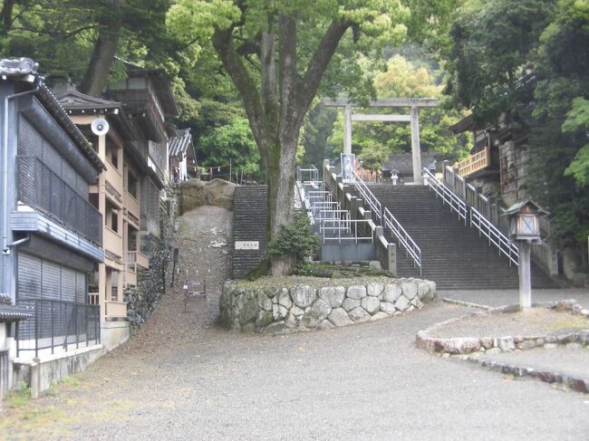 蜜に気を付けながら 車で行って来ました。<br /><br />神馬の湯・・<br /> 多度大社の近くに出来た温泉で施設も綺麗でのんびり出来ます。<br /> もちろんお湯も柔らかい感じでまた行きたくなりました。<br /><br />大和・・<br /> はまぐりのしゃぶしゃぶを食べました。<br /> 大きなハマグリにビックリ! お店も素敵でした。<br /><br />多度大社・・<br /> あげ馬神事で有名です。<br /> 実際に見ると急な坂でよく上がれるものですね。<br /><br />ふれあいの駅うりぼう・・<br /> 三岐鉄道北勢線 大泉駅隣にあり 地元農産物を売っています。<br /><br />金井神社・・<br /> 風車が飾ってあり涼しさを感じます。御朱印も人気があります。<br /><br />亀屋佐吉・・<br /> 四日市にある和菓子屋さん。かき氷も人気があります。<br /> 雨の為、寒かったけど食べて来ました。