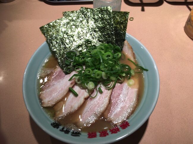 思い出の味を求めて、宇都宮にある横浜家系ラーメン元町家に行きました。<br />交通費を安くあげることに集中しましたが、道中アクシデントがあり、大幅に予定を変えての食べ歩きでした。<br />餃子の街に行って、餃子を食べない鬼畜っぷりwおじさんの胃袋ではラーメンで十分です。