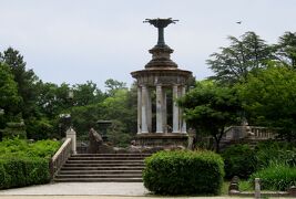 2021春、鶴舞公園のバラ(１/10)：噴水塔、名古屋市公会堂、バラ園、ヴェルサイユのバラ