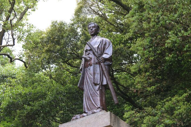 日本航空のどこかにマイルで当たった山口宇部空港の旅の初日前編です。<br />羽田空港から日本航空291便で山口宇部空港へ。その後レンタカーで吉田地区の東行庵と奇兵隊陣屋を見学した後長府に移動し、高杉晋作が決起した功山寺と功山寺同様長府藩毛利家の菩提寺だった笑山寺を見学するところまでのパートになります。<br /><br />どこかにマイルで山口宇部空港へ!山口・大分の旅-準備編<br />https://4travel.jp/travelogue/11694461<br /><br />どこかにマイルで山口宇部空港へ!山口・大分の旅-1日目前半(←イマココ<br />https://4travel.jp/travelogue/11695643<br /><br />どこかにマイルで山口宇部空港へ!山口・大分の旅-1日目後半<br />https://4travel.jp/travelogue/11695656<br /><br />どこかにマイルで山口宇部空港へ!山口・大分の旅-2日目前半<br />https://4travel.jp/travelogue/11696647<br /><br />どこかにマイルで山口宇部空港へ!山口・大分の旅-2日目後半<br />https://4travel.jp/travelogue/11696739<br /><br />どこかにマイルで山口宇部空港へ!山口・大分の旅-3日目前半<br />https://4travel.jp/travelogue/11700039<br /><br />どこかにマイルで山口宇部空港へ!山口・大分の旅-3日目後半<br />https://4travel.jp/travelogue/11700051<br /><br />完結しました。いつも皆様ありがとうございます。