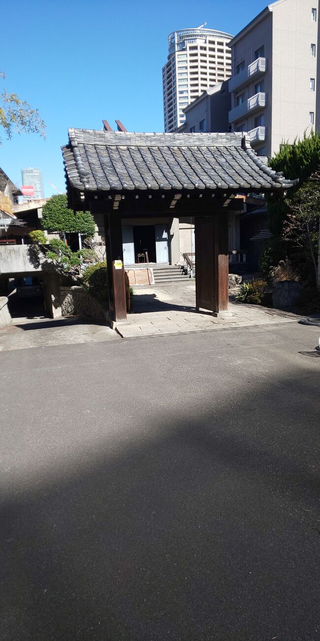 円徳寺の観光をしたり、韓国領事館をみたりしました。<br /><br />麻布には領事館が多いので、麻布らしさが感じられたなと思います。