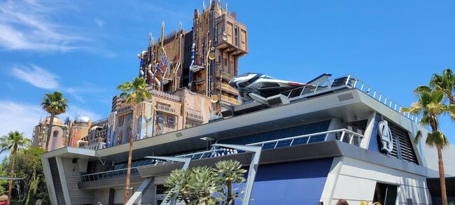 アナハイムのディズニーカリフォルニアアドベンチャーにて、オープン2日目のアベンジャーズキャンパス内のスパイダーマンアトラクションに乗ってきました。