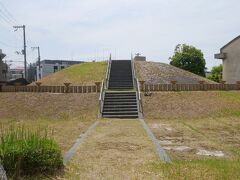 住宅街に溶け込んでいる桜塚古墳群散策をお散歩