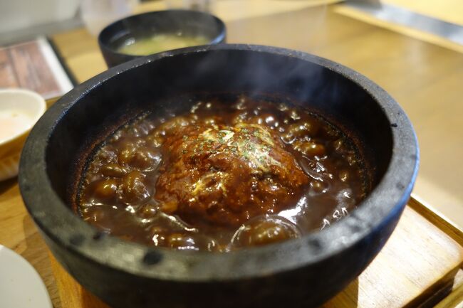 宿から西へ徒歩10分弱かな?新しいお店が出来たんで行ってみようかと思ふたら、開店してほど無くキンキューさんの襲撃でお休みに。しばらくぶりに、どないかなと情報見てみると、6月1日から営業再開されてましたね。今日は出かける予定も無いので、ハンバーグいただきに行ってみるかな。