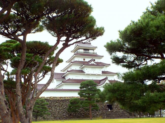 　いよいよ今回の東北旅行、最後の観光地『鶴ヶ城』に向かいます。ここは以前2.3度訪れたことのある馴染みのある観光地です。