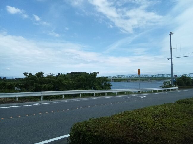 富士川駅周辺を歩き、富士川民俗資料館、富士川楽座、小休本陣常盤家住宅などを見学してきました。富士川に架かる複数の橋も見ました。