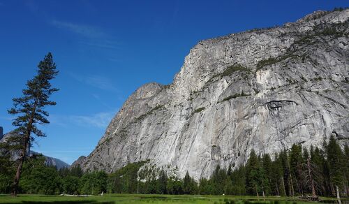 ビエルスター作　ヨセミテの谷 神々が遊ぶ谷 ヨセミテ国立公園で遊んでみた』ヨセミテ国立公園