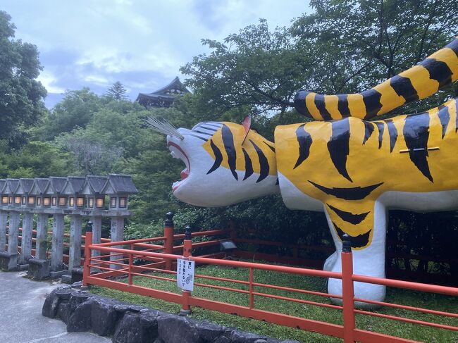 大阪市内から車で約1時間の信貴山。信貴山観光ホテルに泊まって、温泉と観光を満喫しました。