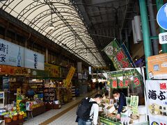 市場本通りの商店街