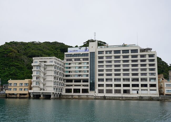 甥っ子のともちゃん（5歳）は水族館が大好きです。昨年9月に名古屋港水族館へ行ってきてからは、シャチがお気に入りで「かもしー（鴨川シーワールド）」行きたいと言っていました。（現在、日本でシャチが見られる水族館は、鴨川シーワールドと名古屋港水族館の2館のみのようです）<br />そんなときにフォートラベルのHPで発見したのが「ウェルカモキャンペーン」鴨川市と鴨川シーワールドのタイアップキャンペーンで、2021年6月1日に開始。鴨川市内の宿泊施設を利用された15,000名のお客様を対象に、鴨川シーワールドの入館券をプレゼントという企画です。今回は甥っ子のカズキ（小3）はサッカーの試合があるのでパパとお留守番で、ともちゃんとママ（妹）と3人で鴨川へ行ってきました。