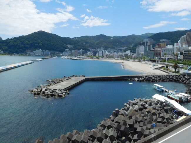 「来宮神社と熱海散策」<br />前回、下田に旅行に行った際、帰りに熱海(来宮神社)に寄る事も考えていましたが、やはり荷物もあるし、乗り継ぎの時間もうまく合わなかったので、日を改めて出掛ける事にしました。<br />「来宮神社」参拝<br />「ジャカランダ遊歩道」での「ジャカランダ フェスティバル 2021」<br />「お宮の松 貫一 お宮の像」<br />「熱海銀座商店街」でランチなど<br />お天気にも恵まれ、良い気分転換になった一日でした。
