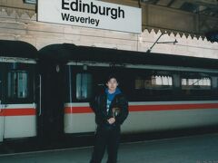 30年前、娘と息子とイギリスに行きまた。夜行列車でゼロ泊2日。エジンバラ旅行しました。