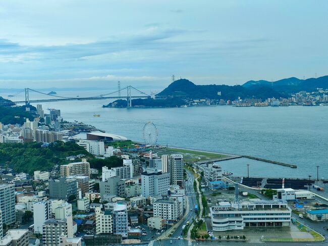 この7月1日に新規就航したばかりの、東京九州フェリー「はまゆう」に乗って関門海峡まで旅してきました。<br /><br />本編は新門司港に「はまゆう」が到着してからを扱います。小倉で宿泊して翌日は関門海峡を散策。帰りの飛行機が14時と早かったので少々バタバタした旅となりましたが、小倉、下関あたり結構面白いなぁと再発見できる旅になりました。<br />そして帰りのひこーきでは、行きの海とはまた異なる、空からの素敵な眺めを堪能できました<br /><br />ちなみに今回は私ひとりのソロ活動。子どもたちからのお目付役にいつものカビゴンさん(ちびカビちゃん)とたれぱんださんが同行します