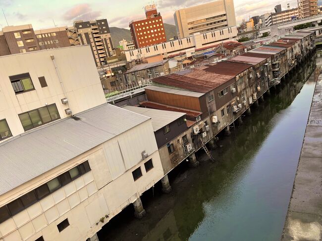 小倉に到着。しかし時は既に夕刻。とりあえず旦過市場の状況を確認してからゲストハウスにチェックイン。それから夜の街へ‥