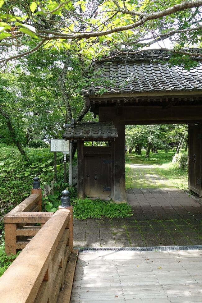 伊那の見所見てたら、高遠って伊那市駅から行けそう。んでも、桜の咲いてない高遠城ってどないやろね？是非行きたいって感じでも無いかなと思いつつ、バスターミナルに行ってみると…高遠駅行きがもうすぐ出ますと。んじゃ、後先考えずと言う事で。