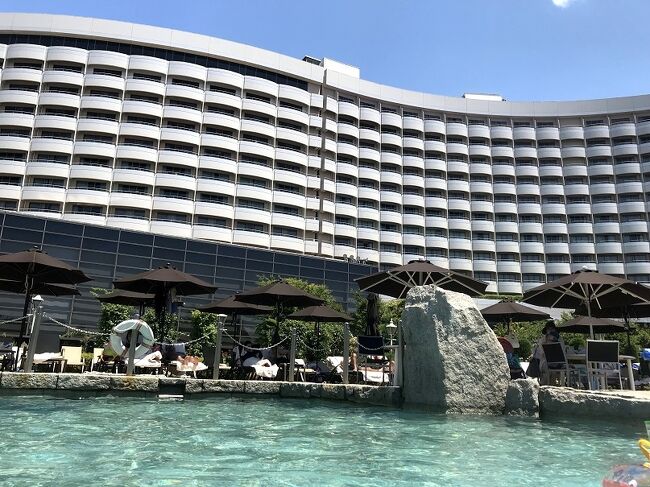 コロナ禍で海外旅行が次々とキャンセルになり、国内旅行も行かずにおとなしくしていました。<br />が!<br />そろそろどこか行きたい…。<br />そこで人混みを避けてソーシャルディスタンス取れそうなホテルステイに挑戦。<br /><br />2021/7/24~2021/7/25<br /><br />お母ちゃん、お父ちゃん、長男6歳、次男3歳<br /><br />往復 自家用車<br /><br />シェラトン・グランデ・トーキョーベイ ホテル<br />パークウイング ツイン 1泊
