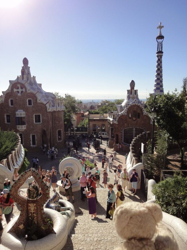 初めてのバルセロナ 20(イタリア・スペイン・ポルトガル・オランダ 12日間の旅 7-20）カラフル！まるで遊園地のようだった"グエル公園"