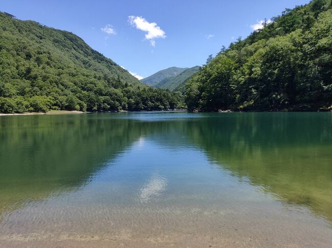梅雨も明けて久しぶりの青空ハイキング。しばらく運動していないのでリハビリのため湯元から湖までのピストンコース。最後は湯元で濁り湯温泉に入って満足!