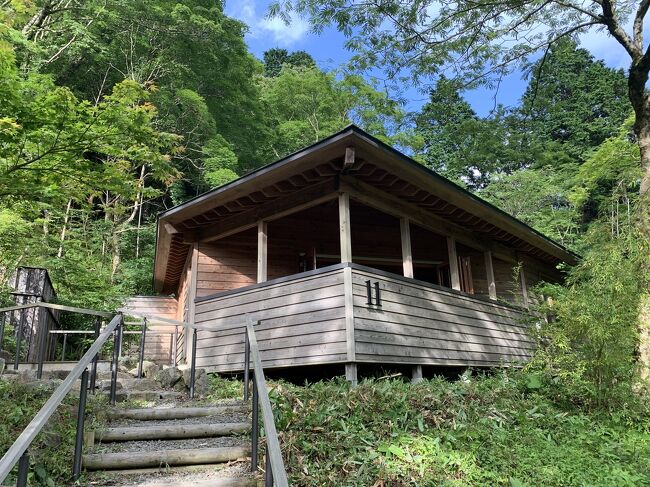 昨年11月に宿泊した箱根リトリートvilla1/f。<br />その居心地良さにすっかり魅せられて再訪を計画。<br /><br />コロナ感染拡大の厳しい状況下でも、密を避けて安心して旅ができるよう工夫して、早めの夏休みでリフレッシュしてきました。