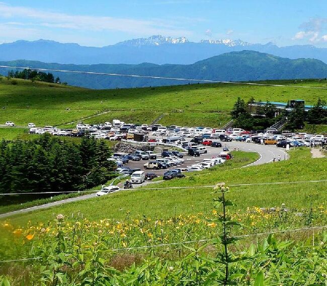 群馬県の秘境にある人造湖・野反湖。最近になってニッコウキスゲの群生地で有名だということを知り、チャンスがあれば行きたいと思っていた。コロナが蔓延し始め、緊急事態宣言下ではあるが、ワクチン接種も6月中旬には終えたことをいいことに、旅行を決行。一日目は野反湖とチャツボミゴケ公園を訪れて、草津温泉に泊まり、2日目は霧ヶ峰に立ち寄ってから帰宅という例によって欲張りな旅行となった。<br />第3部は、旅行2日目に草津温泉からニッコウキスゲで有名な長野県霧ヶ峰に立ち寄り、帰宅するまでのドライブ旅行記です。