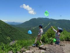 湯の丸高原の烏帽子岳に孫登山でトンボと遊ぶ