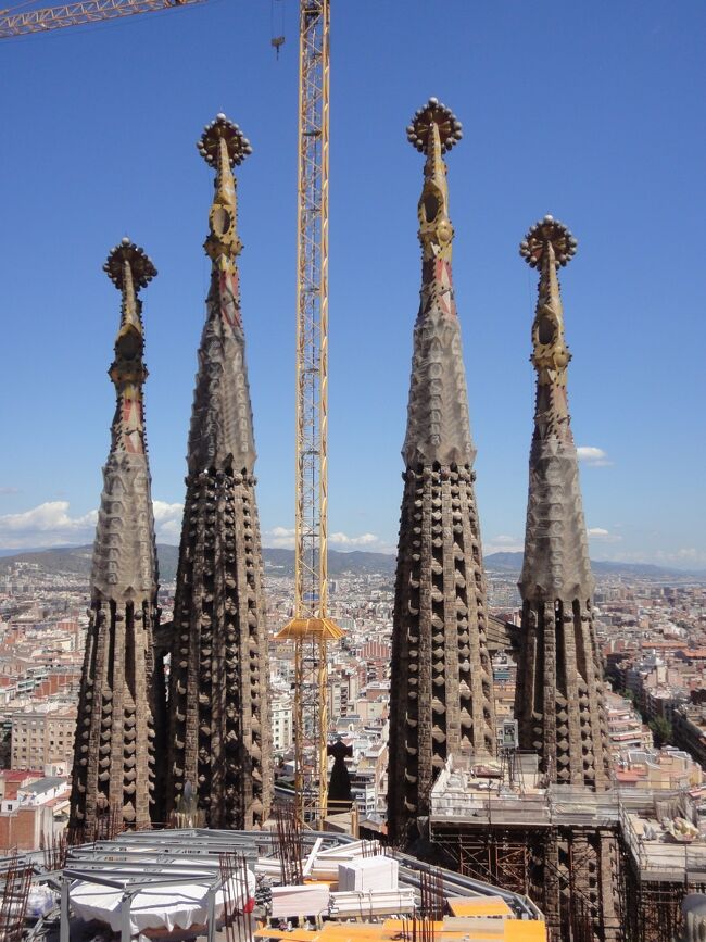 初めてのバルセロナ 24(イタリア・スペイン・ポルトガル・オランダ 12日間の旅 7-24）サグラダファミリア③ 上に上がって、4本の尖塔！