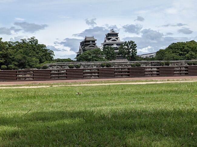 2021年は東京オリンピック開催に伴い、2021年7月22日~7月25日まで4連休になりました。<br /><br />新型コロナウイルスで海外に行けない。<br /><br />ではどこに行くか?<br />⇒国内でしょ。<br /><br />いつ行くか?<br />⇒今でしょ。<br /><br />ということで、熊本に行ってみることにしました。<br /><br />熊本城は修復が進んでいるものの、いまだに震災の傷跡が多く残っていました。