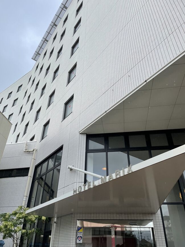 宮崎の定番ホテル。大浴場、サウナあり一階には居酒屋ありのビジネスホテル。つぼ八は部屋にも配達できる便利さ。雨や疲れたときにはデリバリー。館内に飲食できる施設があると助かりますよ。