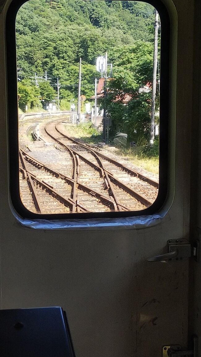 1日目 岡山から青春18きっぷ使用。伯備線新見駅で昼食をとり芸備線に乗り換え。備後落合より木次線に乗り換えてスイッチバックを体験しながら出雲横田駅下車。PH9.9の斐の上温泉に宿泊。<br />2日目 出雲横田駅から奥出雲交通バスにて絲原記念館前に移動 見学後同バスで出雲横田駅前にもどり出雲そばの昼食。出雲横田駅から木次線のスイッチバックを体験しつつ備後落合へ。芸備線にて三次に移動 三次から福塩線で福山へ。