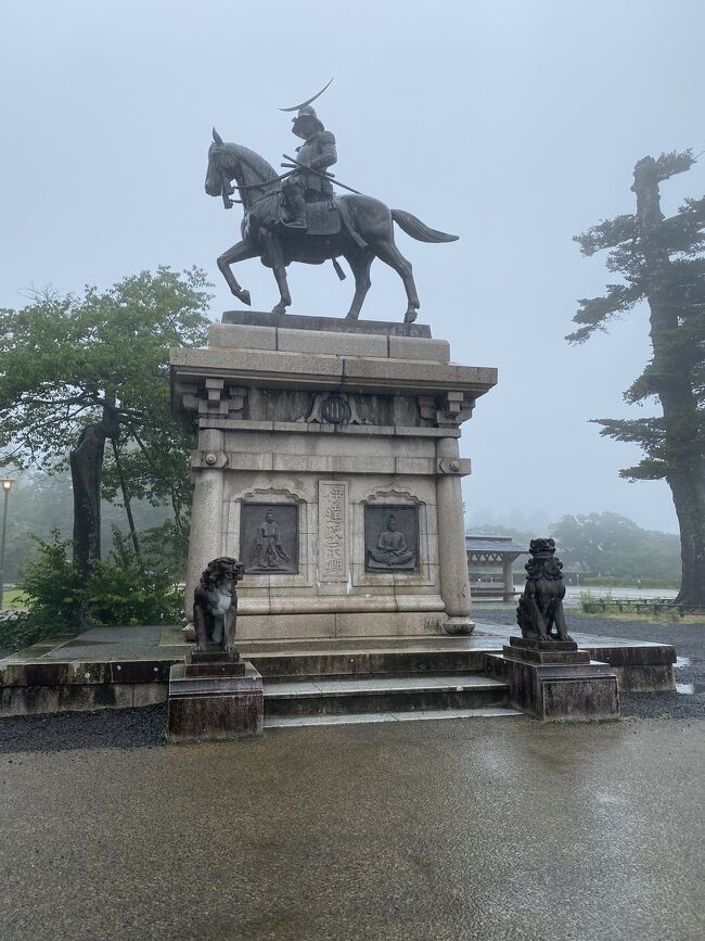 初めて東北、仙台へ。<br />牛たん、ずんだ、海鮮などグルメも楽しみ、仙台駅からバスで観光、日本三景の松島にも行きました。<br />